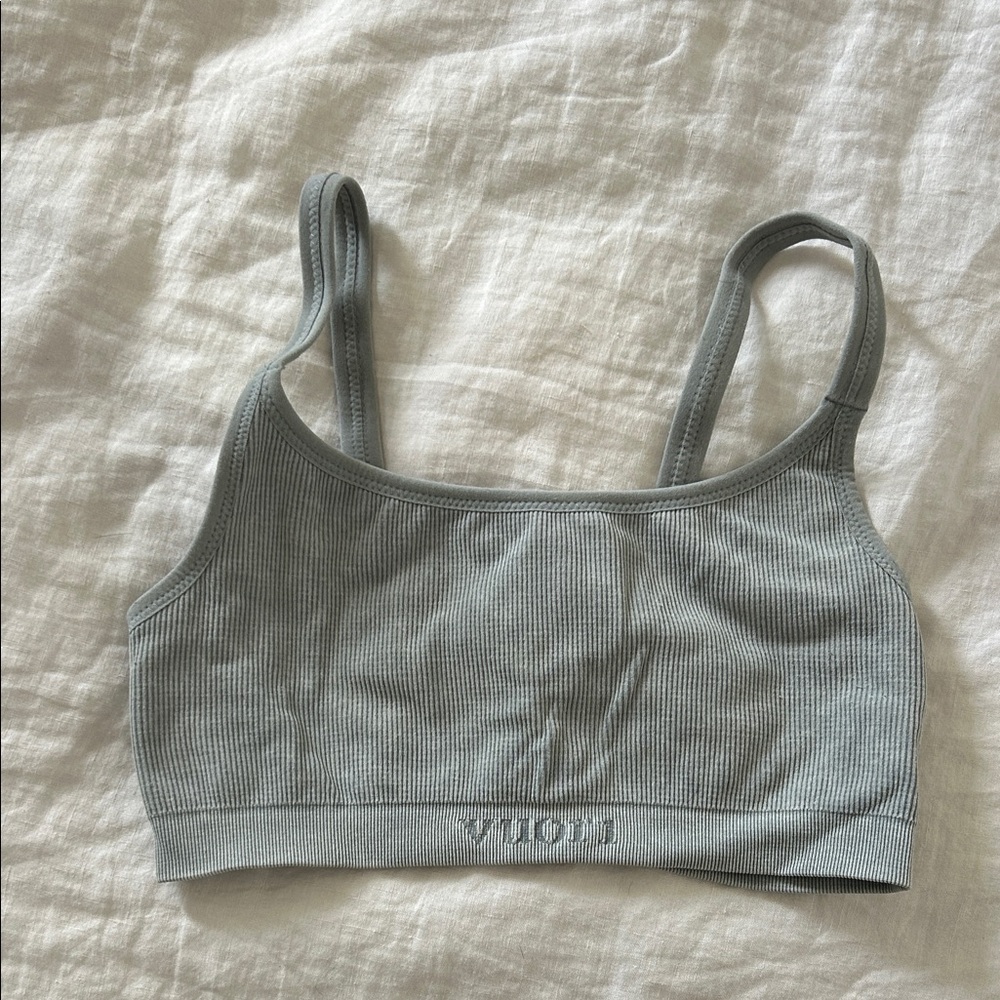 🌸DONATING 9/28🌸 Vuori sports bra